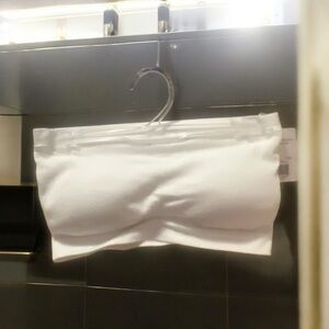 NWT seamless bandeau removal pads bras size M/L